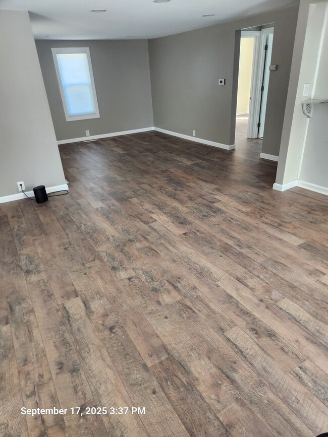 Living/dining - 2855 Mann Rd