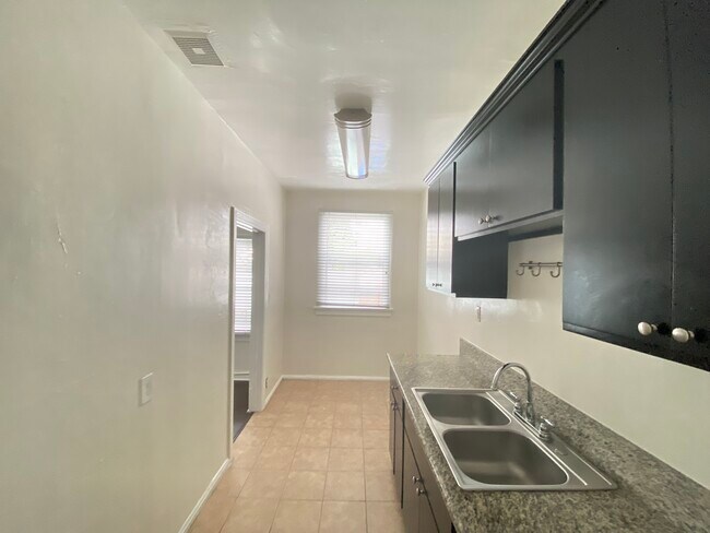 Foto del edificio - 1216 W Court Street