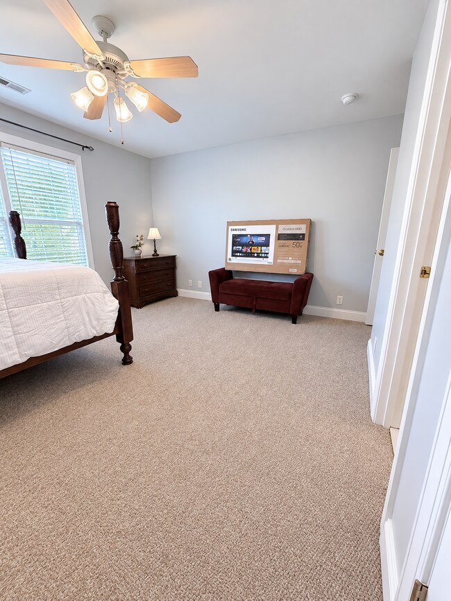 Foto del edificio - The Hampton Castle Haven, Room 2 | Private Bedroom + En-Suite Bath Near Sentara & Riverside.