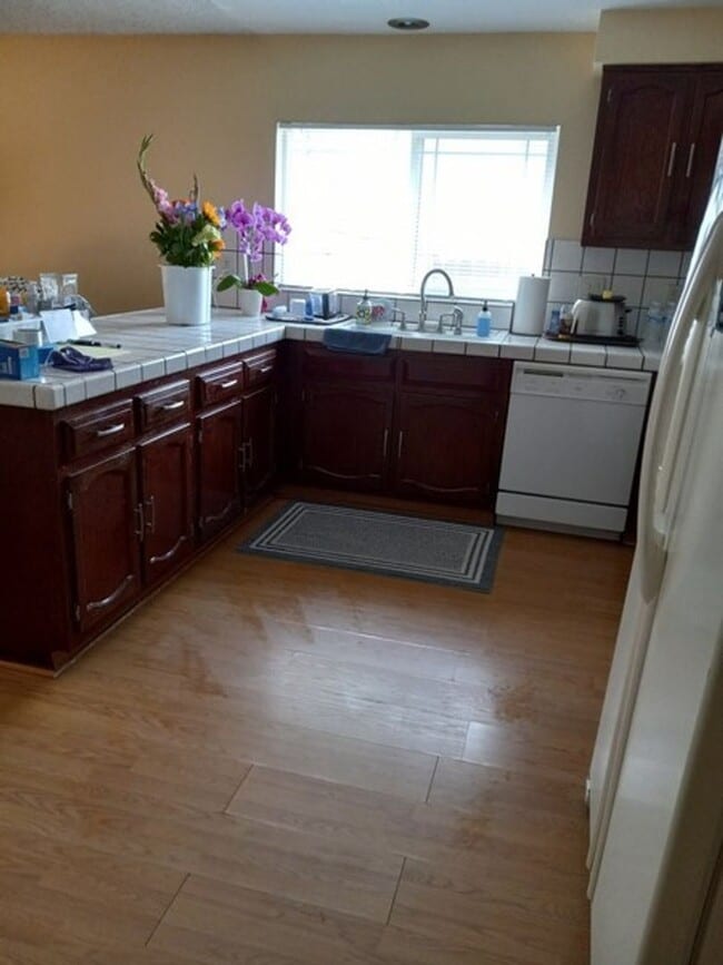 Building Photo - Three Bedroom Two Bath near Reed High
