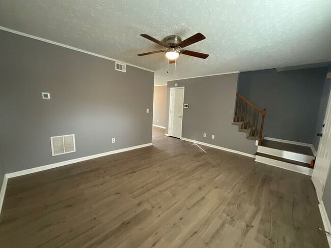 Building Photo - 1439 Springleaf Cir SE