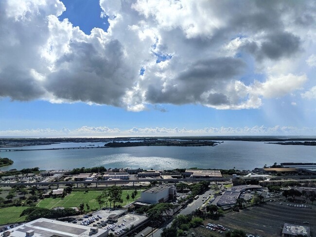 Building Photo - Conveniently Located Pearlridge Condo - 1 Bed/1 Bath/1 Parking Stall