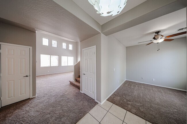 Foto del edificio - Welcome to this spacious 4 bedroom, 2.5 ba...
