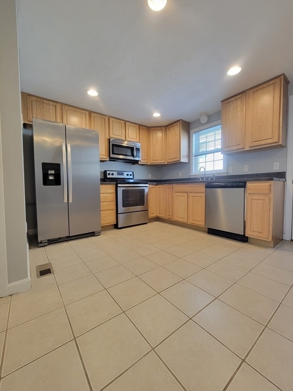 Foto del edificio - 958 Warren Ave