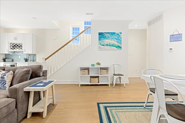 Building Photo - 1 N Austin Ave