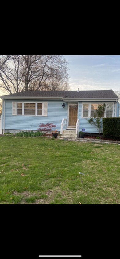 Primary Photo - Well-Maintained 3-Bedroom House