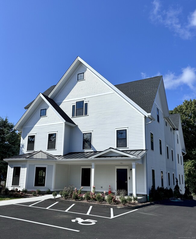 Building Photo - 5 N Salem Rd