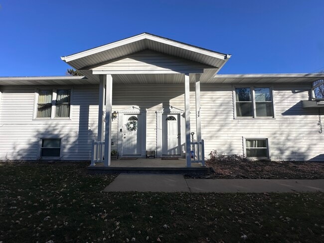 Building Photo - 604 Brown St