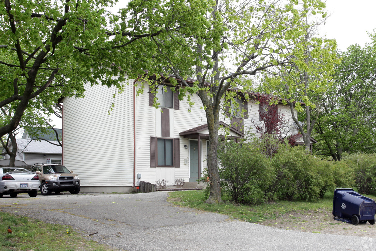 Primary Photo - 3 Unit Townhouse