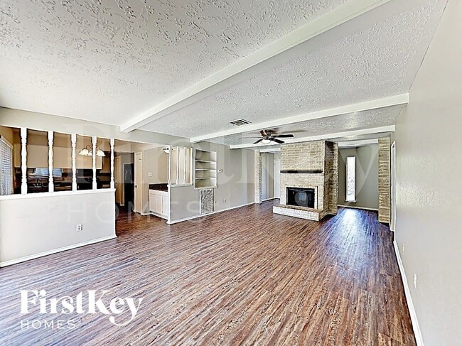 Building Photo - 6803 Stiller Dr