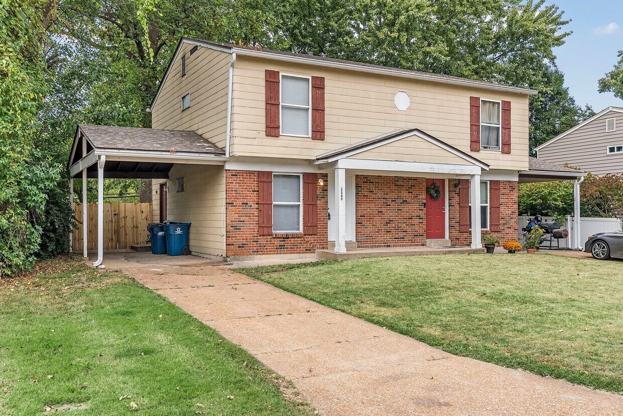 Primary Photo - Newly Updated 3-Bedroom Duplex with Fresh Paint and Flooring!