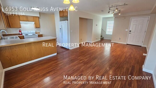 Foto del edificio - East Side 3 bedroom/1.5 Bath w/ 2 Car Garage