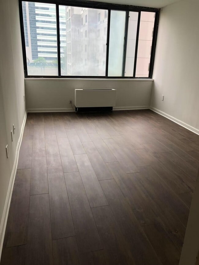 Building Photo - 45 River Dr S