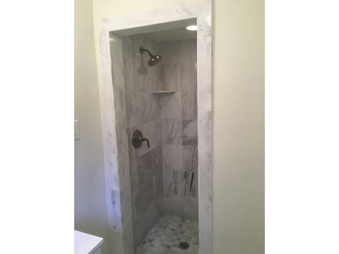 Foto del edificio - Charming 4 Bed / 2.5 Split Level - Renovat...