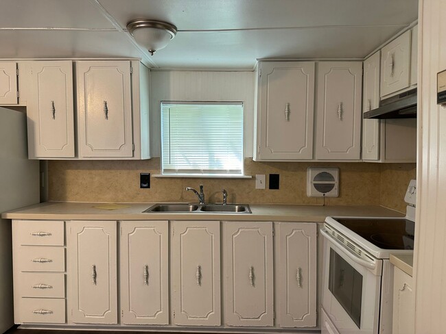 Building Photo - Secluded 2 Bedroom Manufactured Home