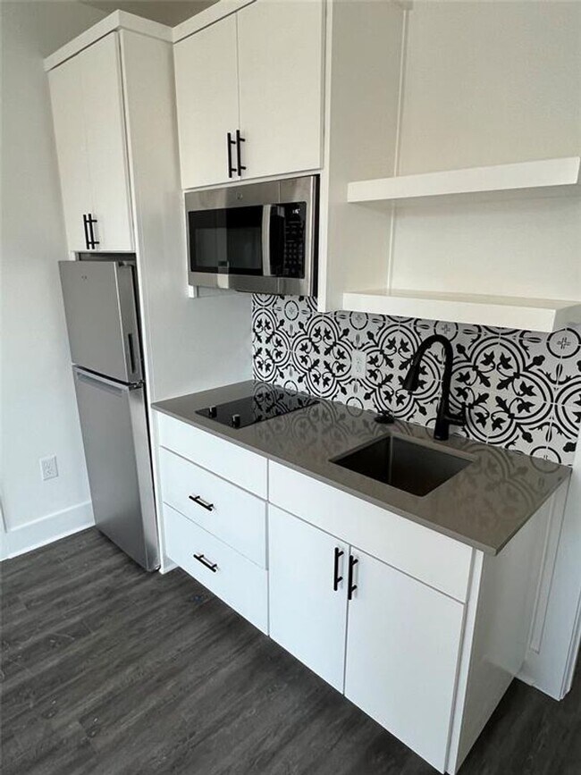 Foto del edificio - 7603 Carver Ave