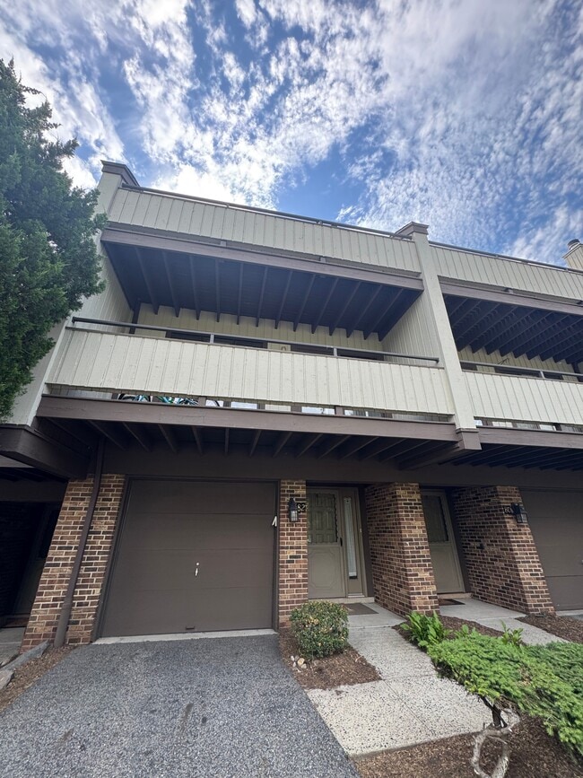 Building Photo - 82 Meadowview Ct
