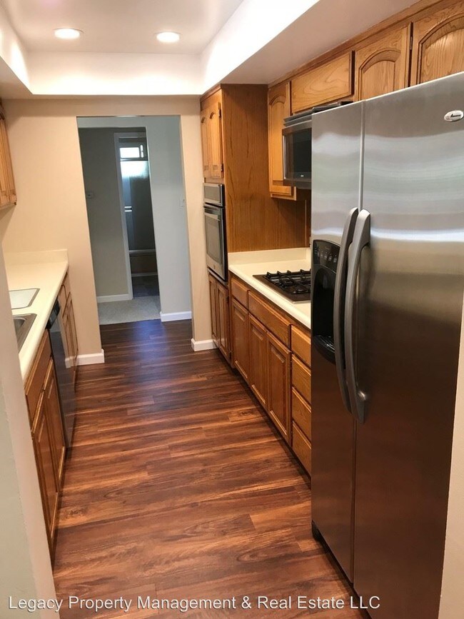Building Photo - 790 Tamarack Dr