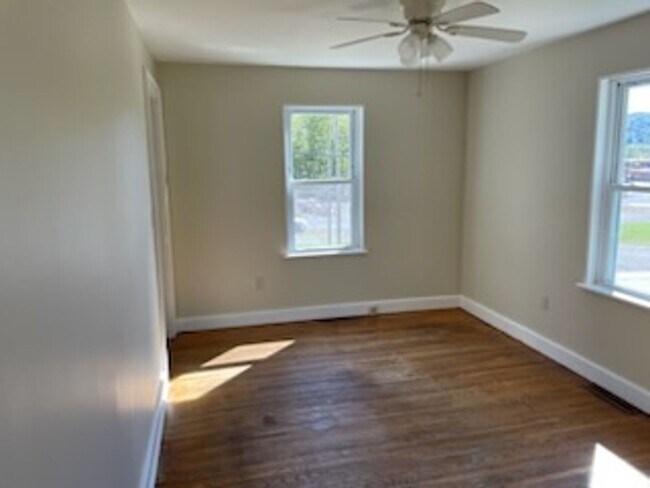Foto del edificio - 1317 N Lewis St