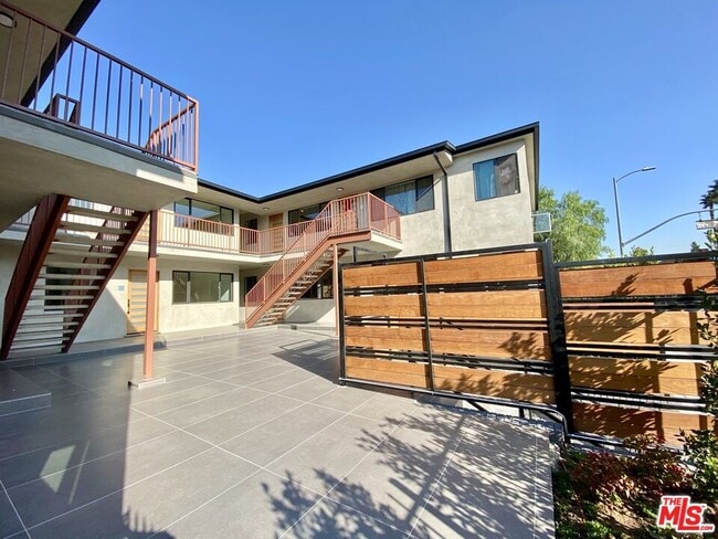 Building Photo - 3207 W 3rd St