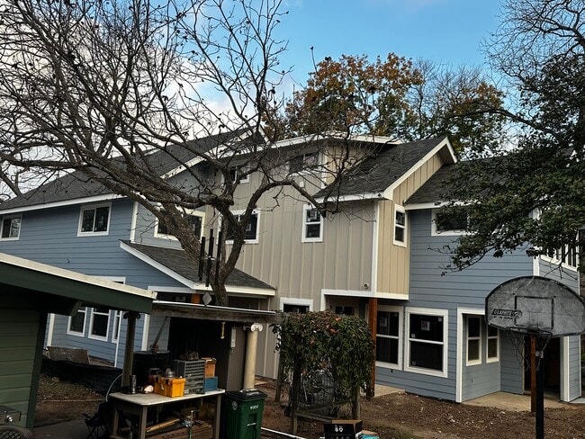 Entire Duplex showing back unit - 3904 Tonkawa Trl