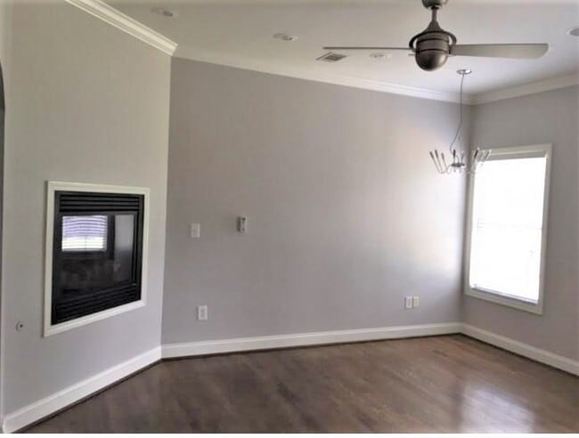 Building Photo - 5 Robert de Brus Cir