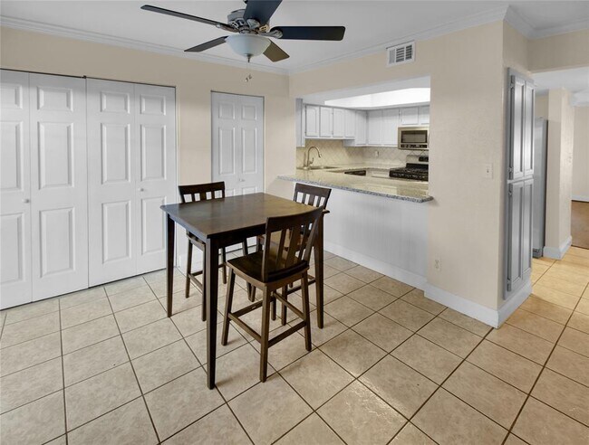 Foto del edificio - 10504 Hammerly Blvd