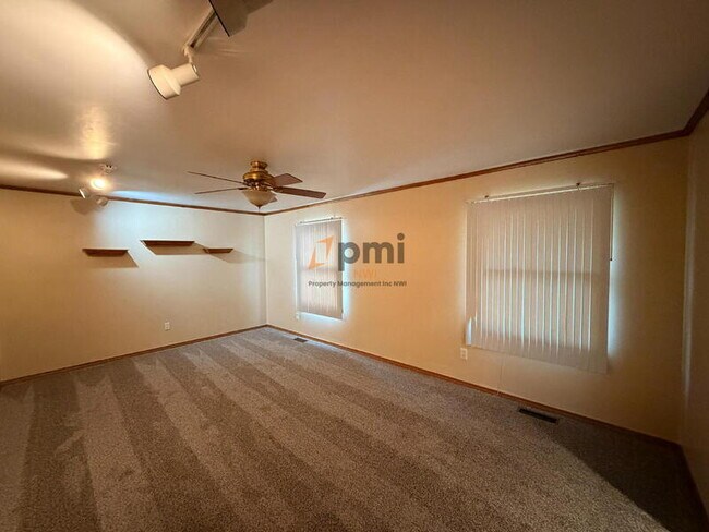 Foto del edificio - 110 W Carrie Ave