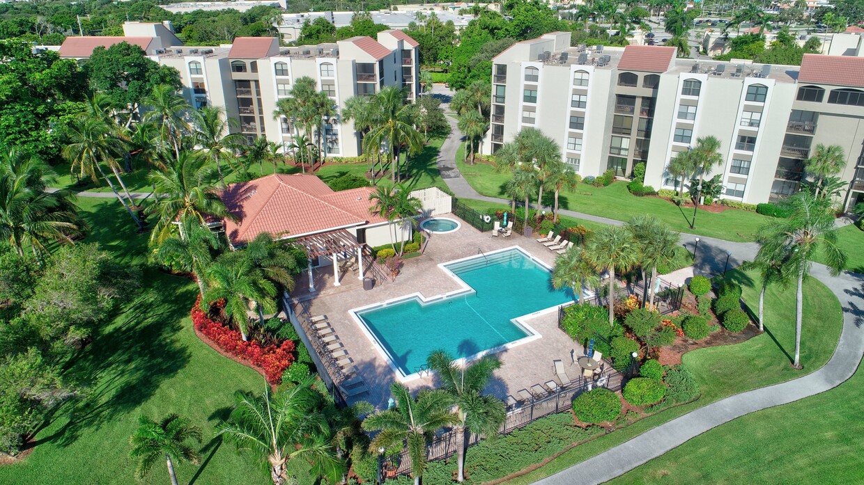 Pool, Hot Tub, Clubhouse, Fitness Ctr on Lake - 950 Lavers Cir