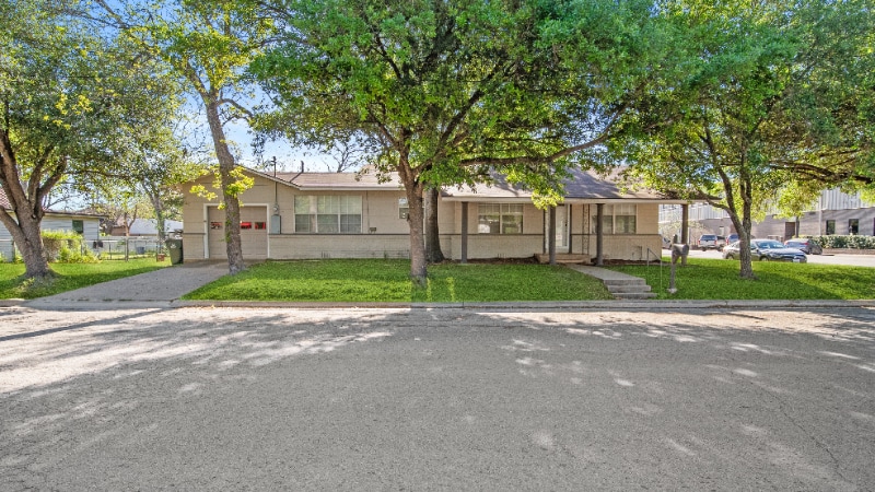 Primary Photo - 410 N Grimes St