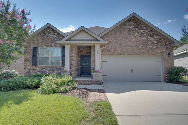 Foto del edificio - Pace 3/2 Home with Open Layout & Fenced Ya...