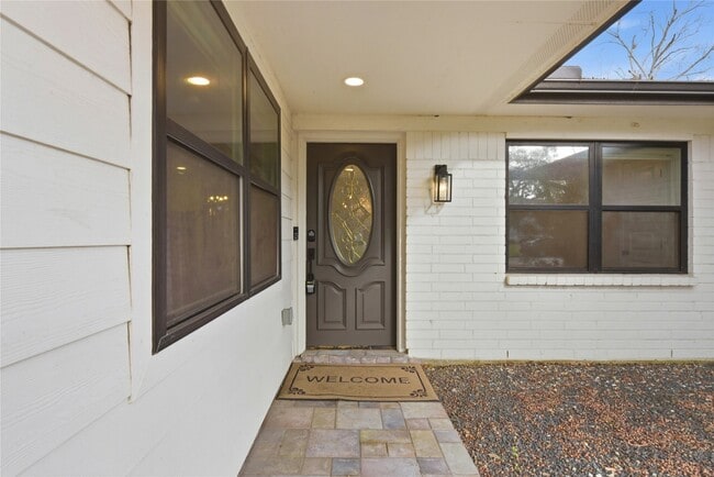 Building Photo - 2606 Parana Dr