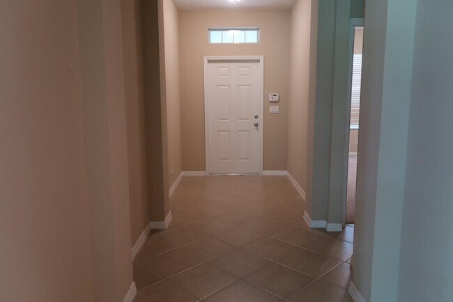 Building Photo - 481 SW Sun Cir