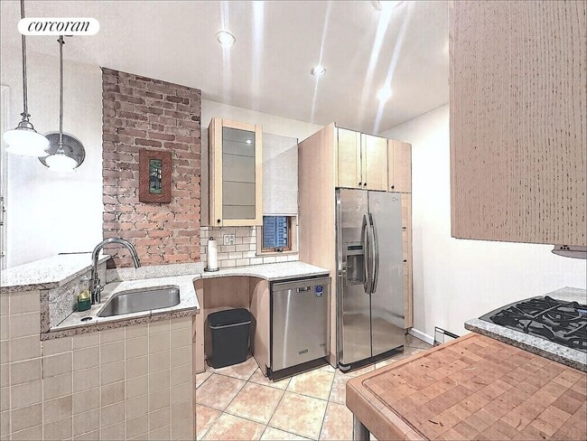 Building Photo - 81 Park Terrace W
