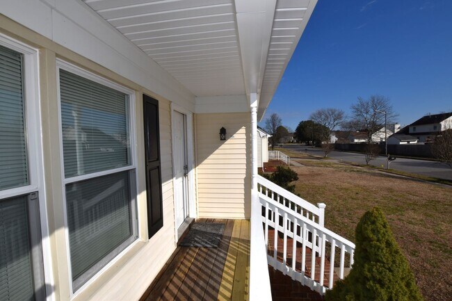 Foto del edificio - 4 BEDROOM HOME LOCATED IN SOUTH CHESEPEAKE. MUST SEE !!!!!!!!!!!