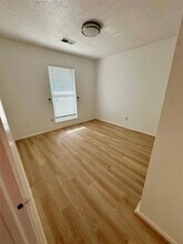 Building Photo - 10431 Town Square Rd