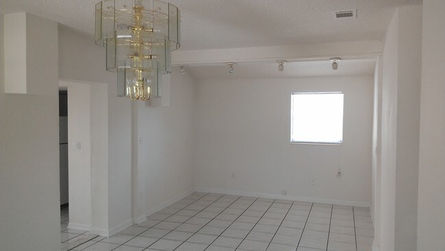 Building Photo - 3318 W Pearl Ave