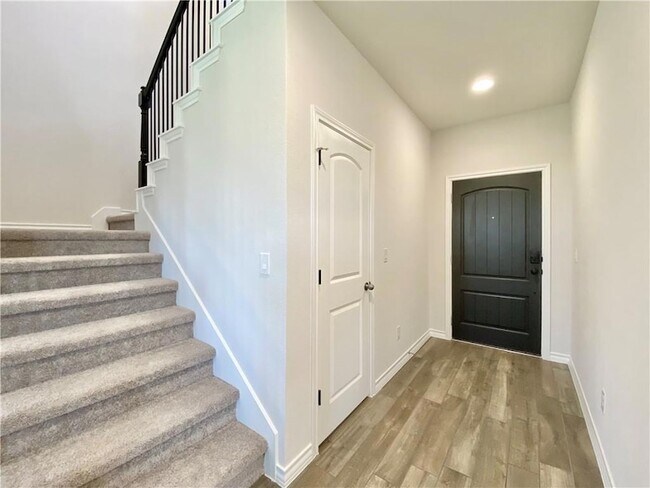Building Photo - 208 Caisson Trl