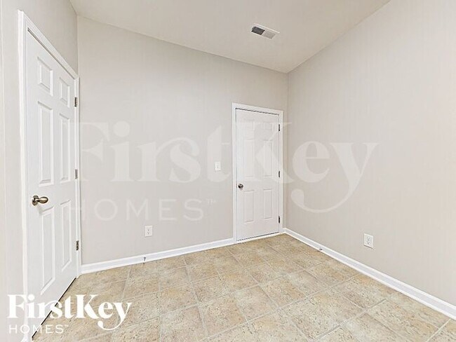 Foto del edificio - 15535 Lakepoint Forest Dr