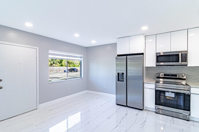 Building Photo - 2878 Donnelly Dr