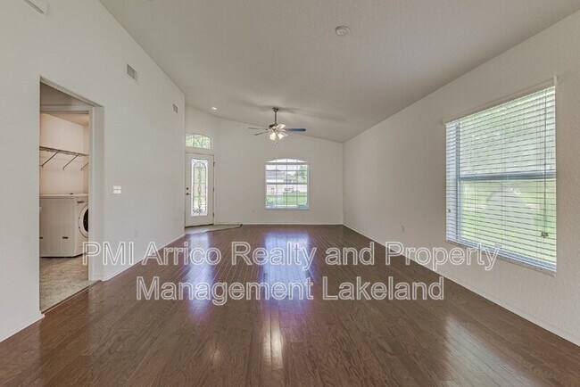 Building Photo - 7073 Heatherbrook Dr