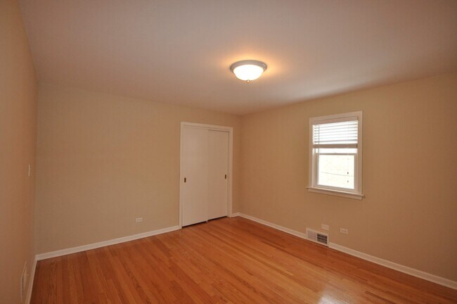 Building Photo - 11259 S Whipple St