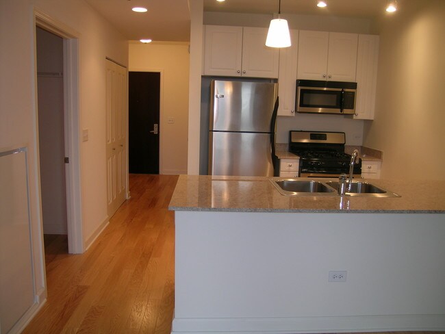 Photo - 1400 S Michigan Ave Apartments