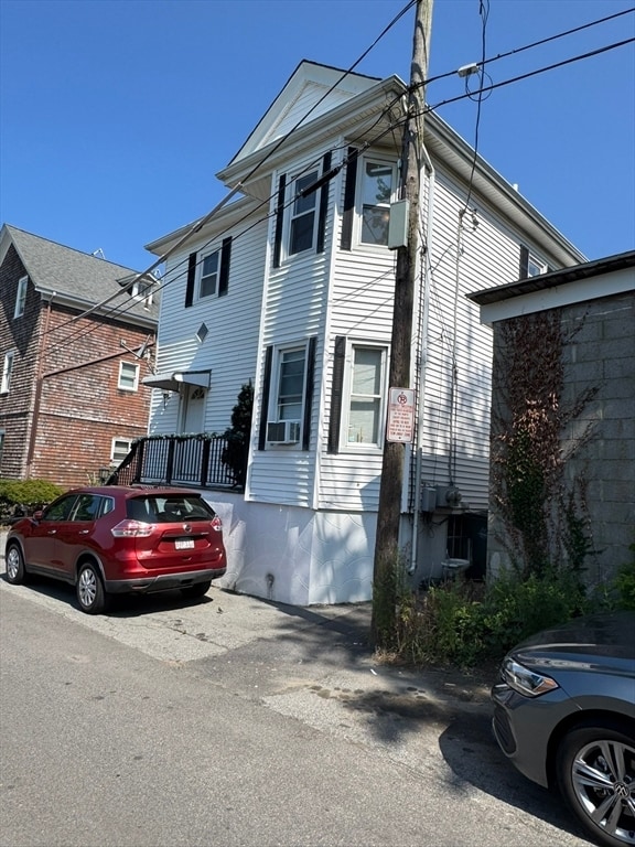 Building Photo - 18 Saucier St