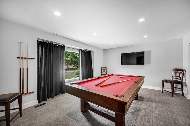 Foto del edificio - 1167 Longtree Ln