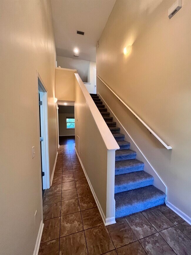 Building Photo - 318 Gary Cir