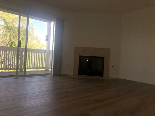 Foto del edificio - Bright 2 Bedroom Condo in Oceanside!