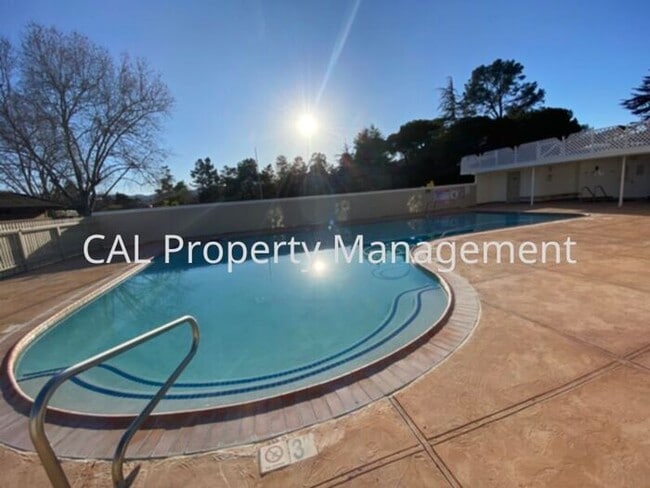 Foto del edificio - 2 Bed/ 2 Bath Condominium Coming Soon!