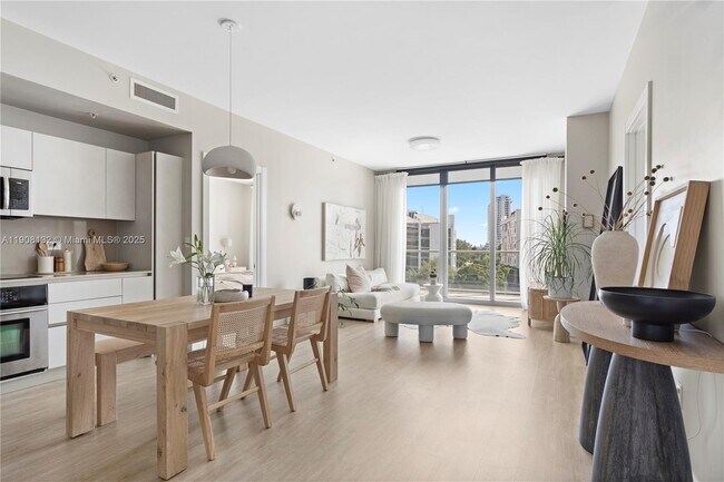 Foto del edificio - 3470 E Coast Ave