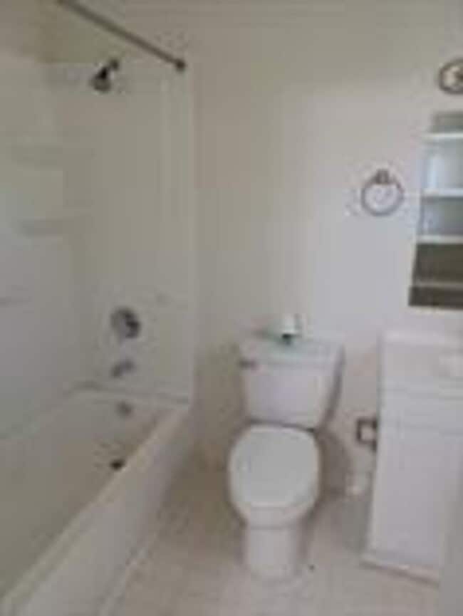 Foto del edificio - Elmwood Apartments- 1 and 2 Bedrooms w/ WD...